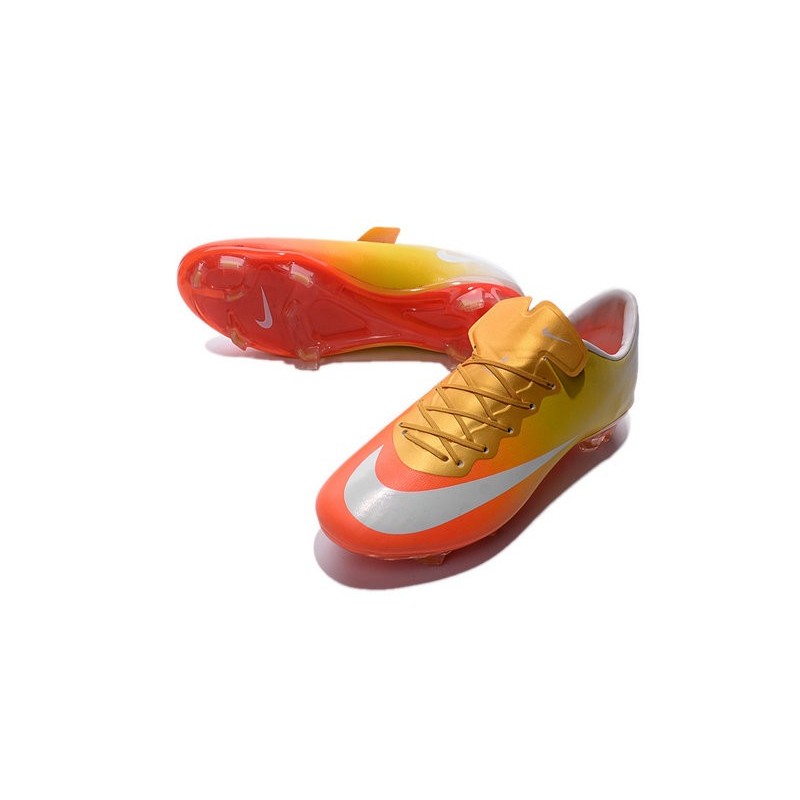scarpe da calcio nike mercurial gialle e arancioni