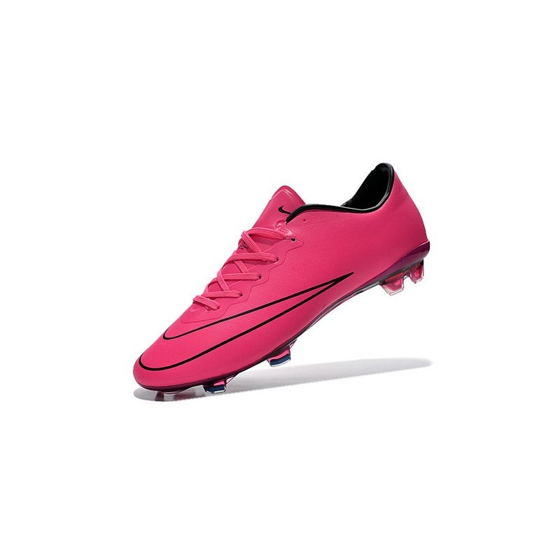 scarpe da calcio rosa e bianche